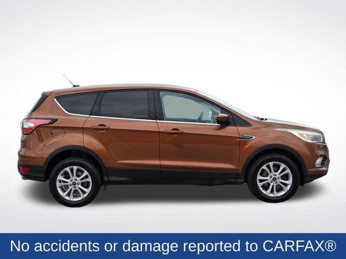 Canyon Ridge Metallic 2017 Ford Escape SE