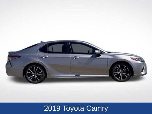 Celestial Silver Metallic 2019 Toyota Camry SE