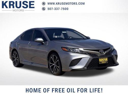 Celestial Silver Metallic 2019 Toyota Camry SE