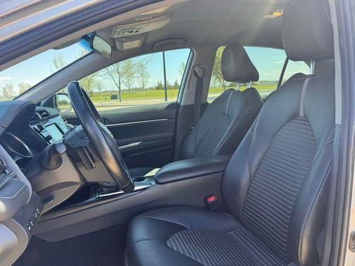 Celestial Silver Metallic 2019 Toyota Camry SE