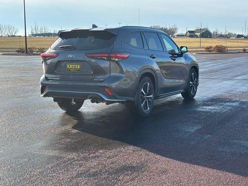 2022 Toyota Highlander XSE