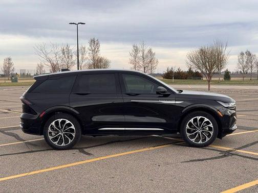 2024 Lincoln Nautilus Reserve