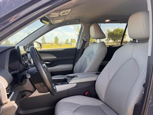 Cloud 2024 Toyota Grand Highlander XLE