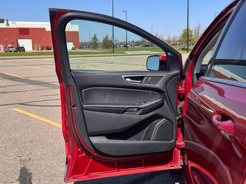 Rapid Red Metallic Tinted Clearcoat 2022 Ford Edge SEL