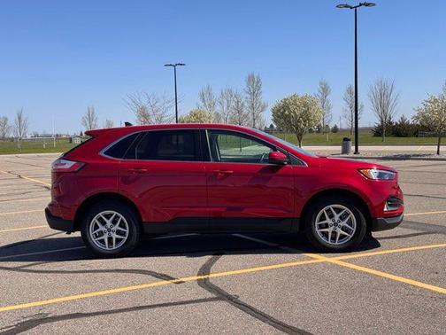 Rapid Red Metallic Tinted Clearcoat 2022 Ford Edge SEL