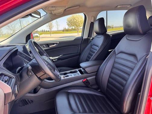 Rapid Red Metallic Tinted Clearcoat 2022 Ford Edge SEL