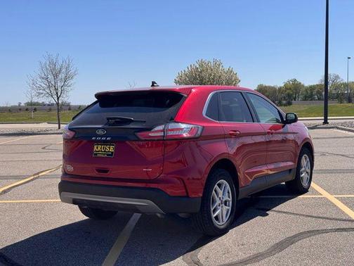 Rapid Red Metallic Tinted Clearcoat 2022 Ford Edge SEL