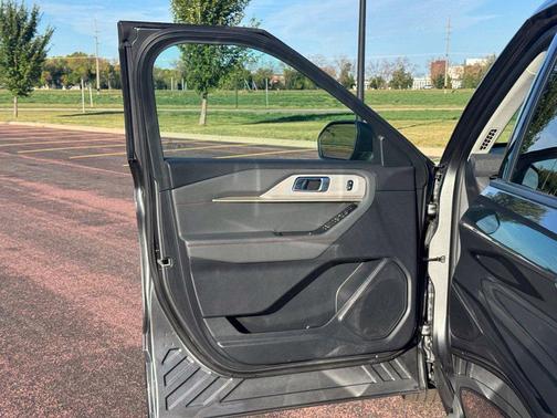 Carbonized Gray Metallic 2025 Ford Explorer Active