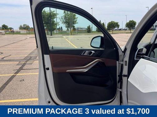 Mineral White Metallic 2021 BMW X5 xDrive40i