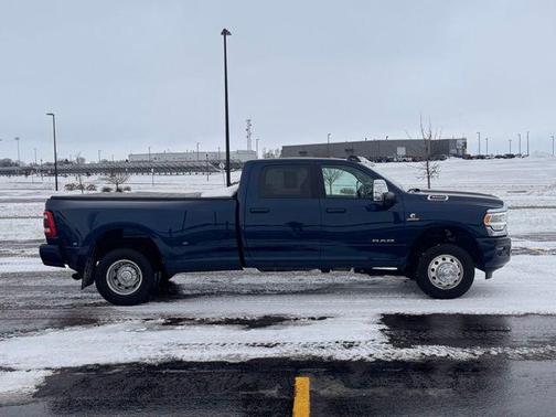 2024 RAM 3500 Laramie Crew Cab 4x4 8' Box