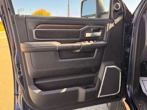 2024 RAM 3500 Laramie Crew Cab 4x4 8' Box