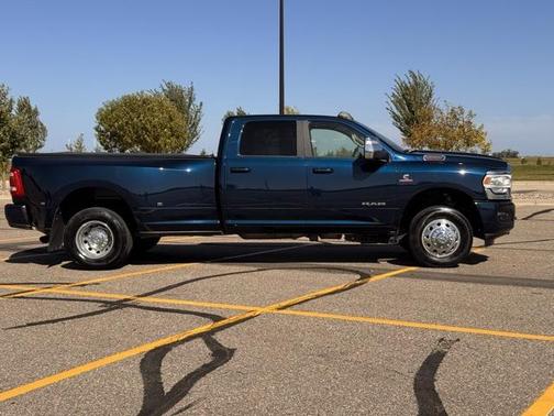 2024 RAM 3500 Laramie Crew Cab 4x4 8' Box