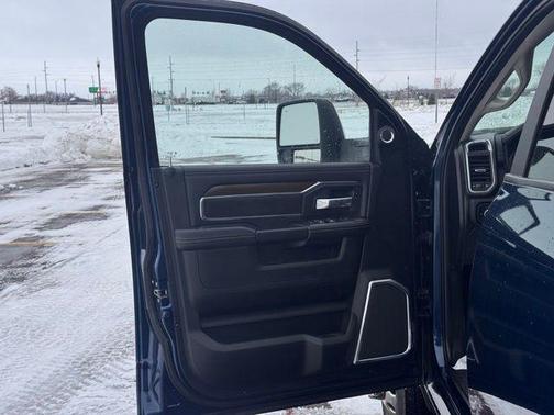 2024 RAM 3500 Laramie Crew Cab 4x4 8' Box