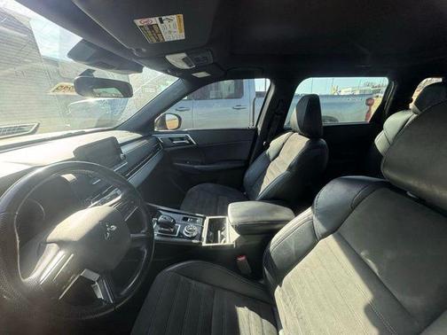 2022 Mitsubishi Outlander Black Edition S-AWC