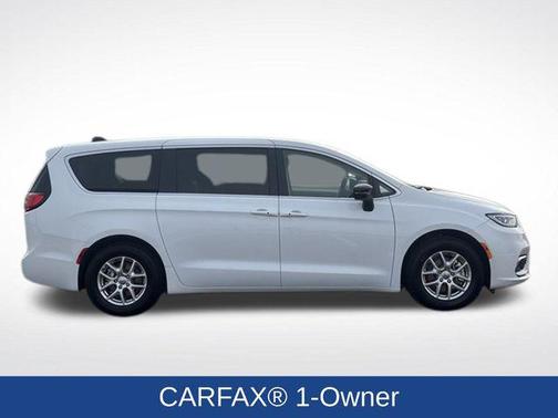 Bright White Clearcoat 2024 Chrysler Pacifica Touring L