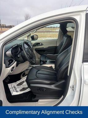 Bright White Clearcoat 2024 Chrysler Pacifica Touring L