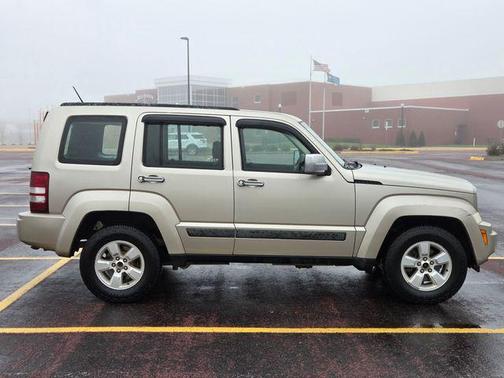 Light Sandstone Metallic Clearcoat 2011 Jeep Liberty Sport