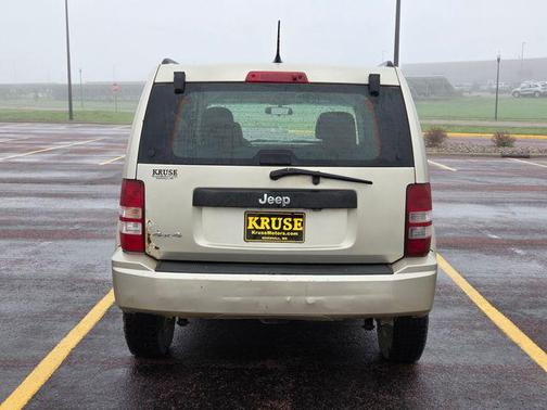 Light Sandstone Metallic Clearcoat 2011 Jeep Liberty Sport