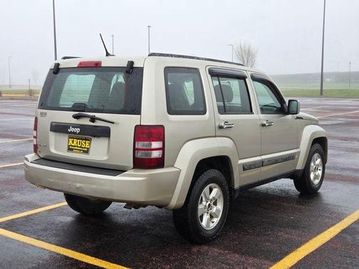 Light Sandstone Metallic Clearcoat 2011 Jeep Liberty Sport