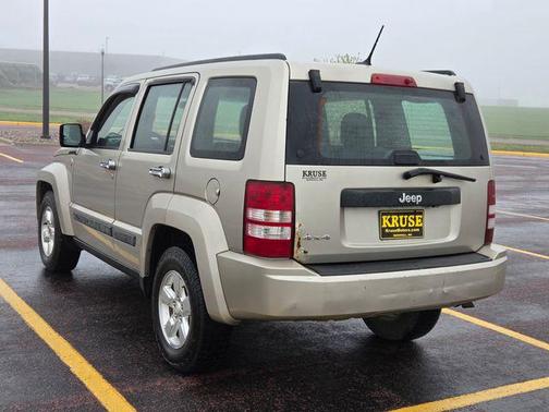 Light Sandstone Metallic Clearcoat 2011 Jeep Liberty Sport