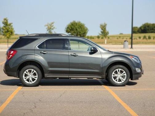 Photo 2 of 28 of 2017 Chevrolet Equinox LT
