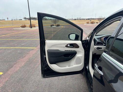 2018 Chrysler Pacifica Touring-L