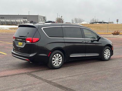 2018 Chrysler Pacifica Touring-L
