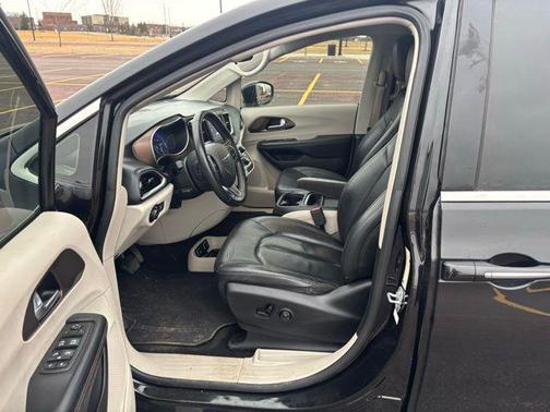 2018 Chrysler Pacifica Touring-L