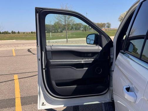 Star White Metallic Tri-Coat 2022 Ford Expedition Max Limited