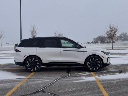 2024 Lincoln Nautilus Reserve