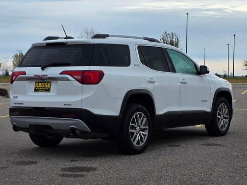 2017 GMC Acadia SLE-2