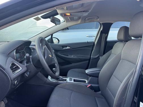 Summit White 2017 Chevrolet Malibu 1LT