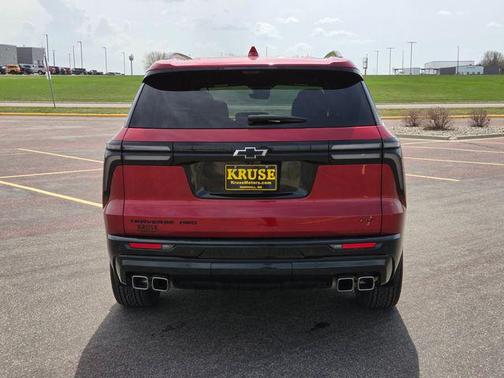 Radiant Red Tintcoat 2024 Chevrolet Traverse RS