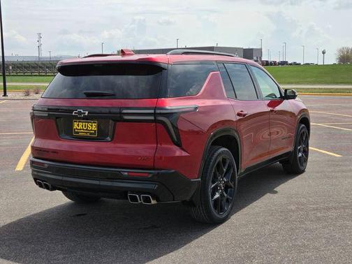 Radiant Red Tintcoat 2024 Chevrolet Traverse RS