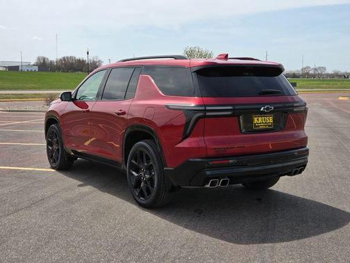 Radiant Red Tintcoat 2024 Chevrolet Traverse RS