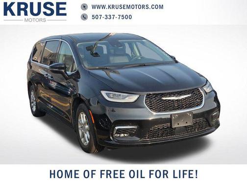 Diamond Black Crystal Pearlcoat 2024 Chrysler Pacifica Touring L
