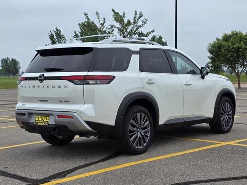 2022 Nissan Pathfinder SL 4WD