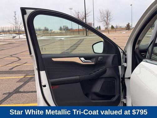 Star White Metallic Tri-Coat 2022 Ford Escape Titanium