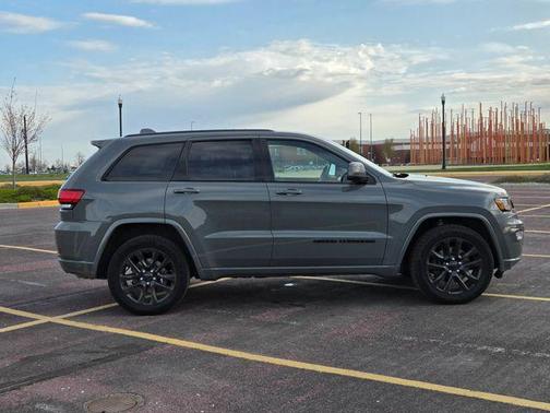 Sting-Gray Clearcoat 2021 Jeep Grand Cherokee Laredo
