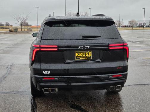 Mosaic Black Metallic 2024 Chevrolet Traverse RS