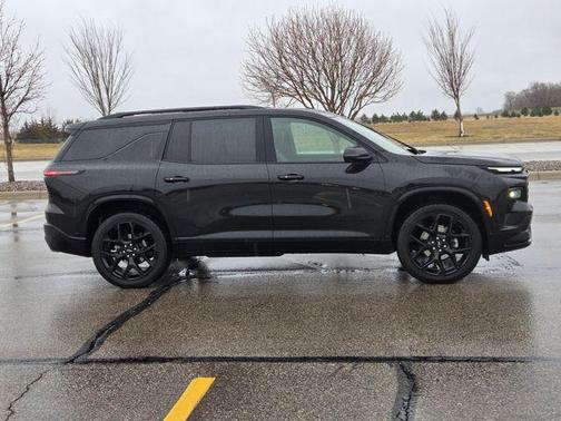 Mosaic Black Metallic 2024 Chevrolet Traverse RS