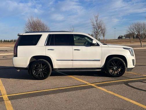 2017 Cadillac Escalade Luxury