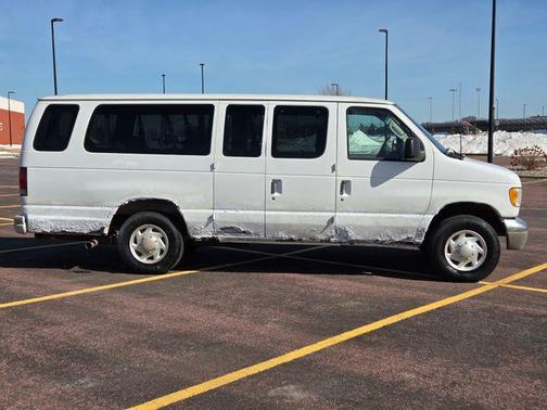 2003 Ford E350 Super Duty XL Wagon