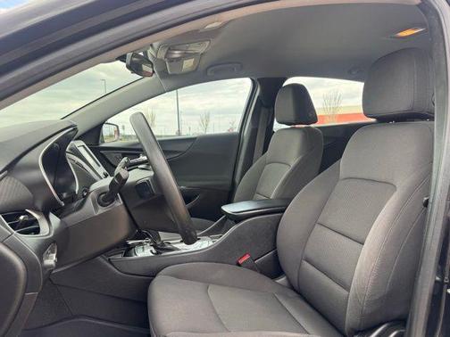 Mosaic Black Metallic 2018 Chevrolet Malibu 1LS