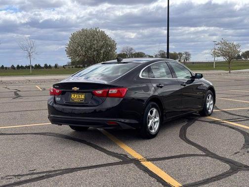 Mosaic Black Metallic 2018 Chevrolet Malibu 1LS