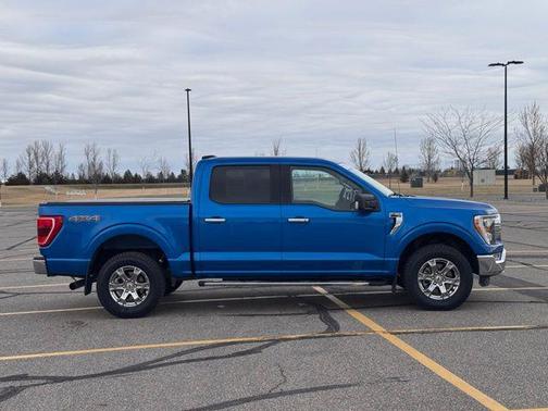 Velocity Blue Metallic 2021 Ford F-150 XLT