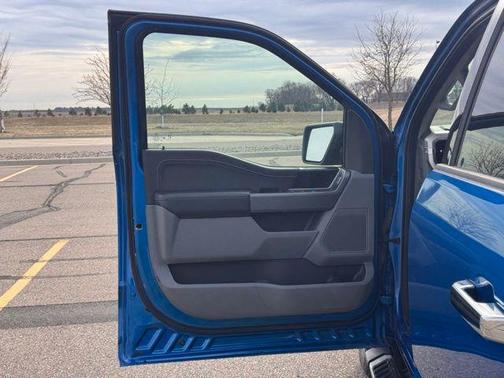 Velocity Blue Metallic 2021 Ford F-150 XLT