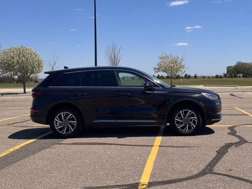 Infinite Black Metallic Clearcoat 2024 Lincoln Corsair Premiere