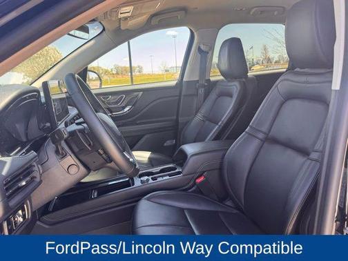 Infinite Black Metallic Clearcoat 2024 Lincoln Corsair Premiere