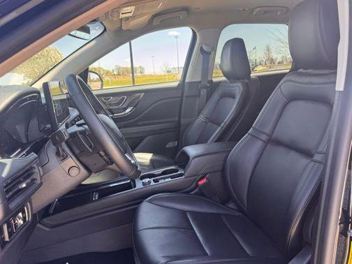 Infinite Black Metallic Clearcoat 2024 Lincoln Corsair Premiere